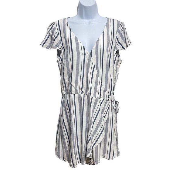 SALE!! Hollister Striped Wrap Front Cap Sleeve Romper NWT Size Large - Picture 1 of 7